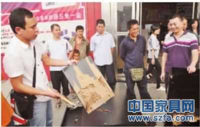 左右布藝沙發長沙店實木茶幾竟是紙做？