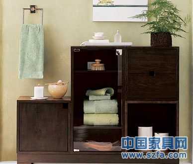 安裝浴室柜時經常需要在箱體板上開鑿打孔，多功能封邊膠條能夠緊裹板材切割邊緣，起到較好的防水防潮作用